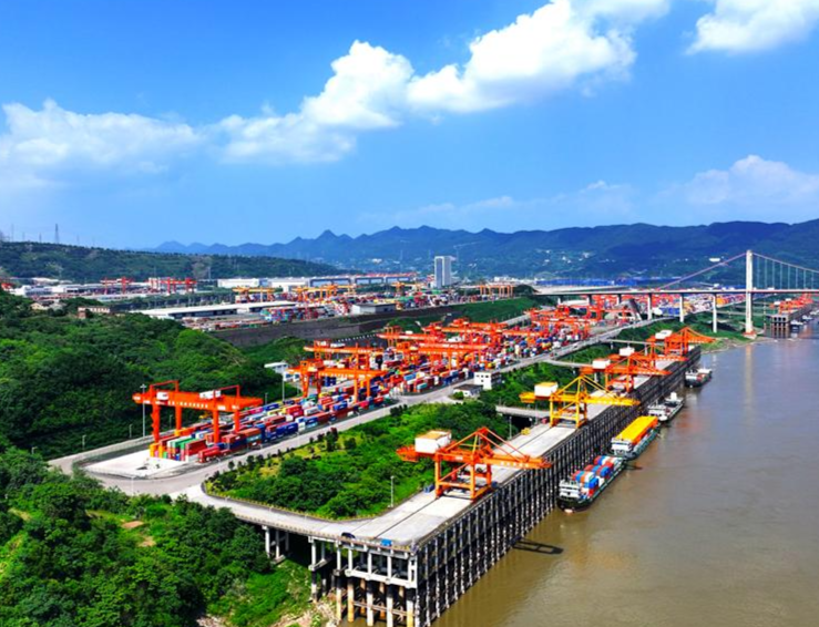 2025重庆ESG先锋企业寻访｜黑料网
：强化ESG体系建设，构建绿色生态港口