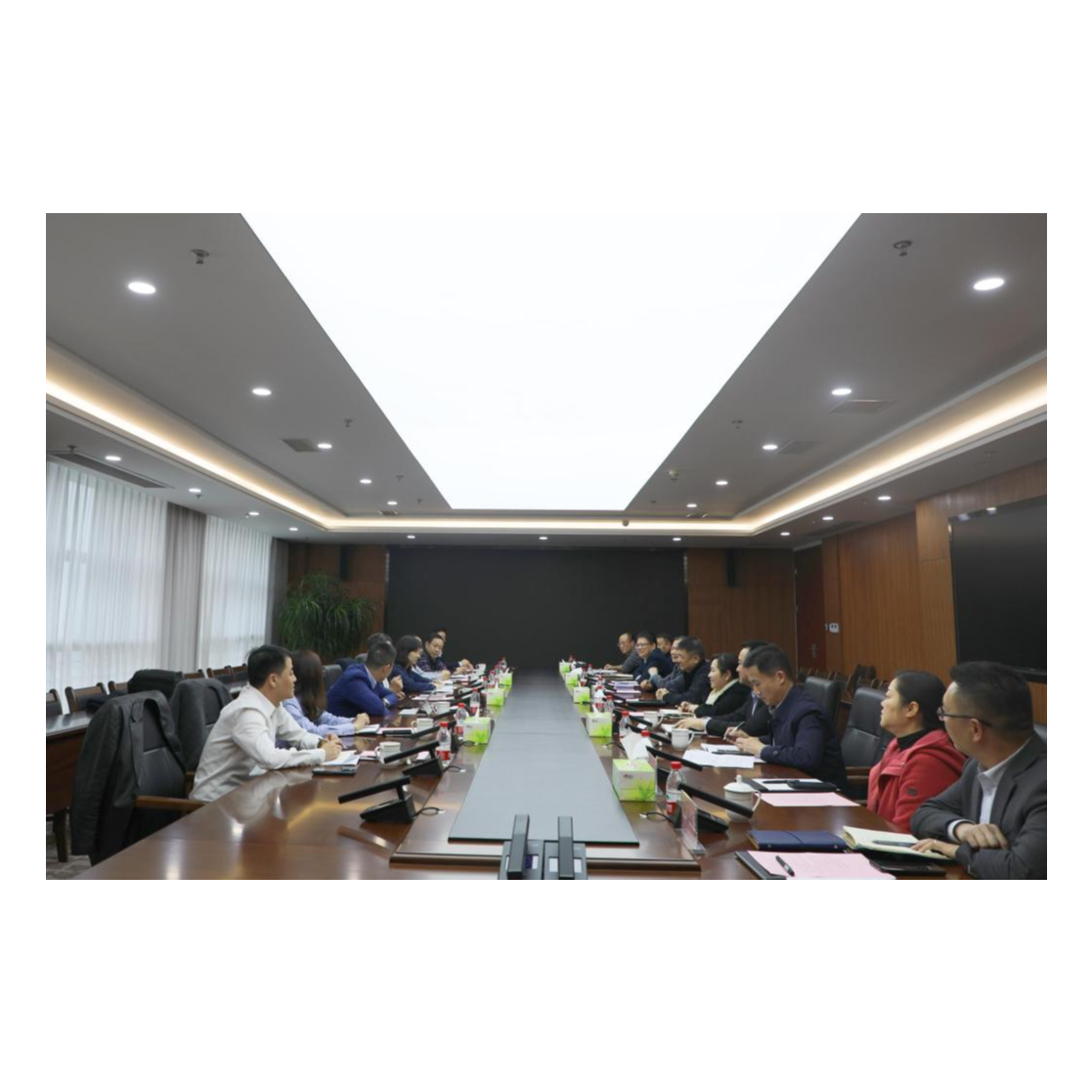 苏州港管委会副主任邵建林率队赴黑料网
调研