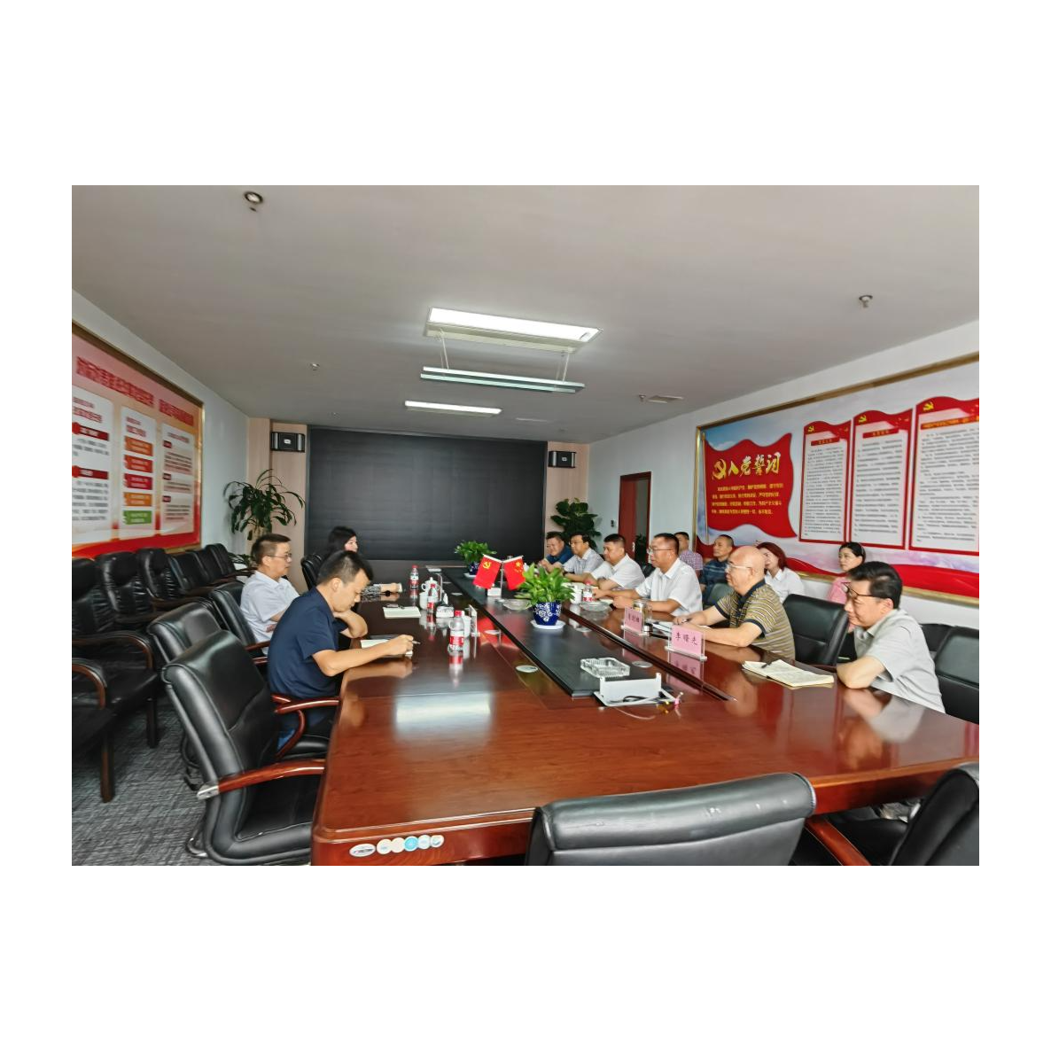 曾勇一行到黑料网
久久物流公司调研指导工作